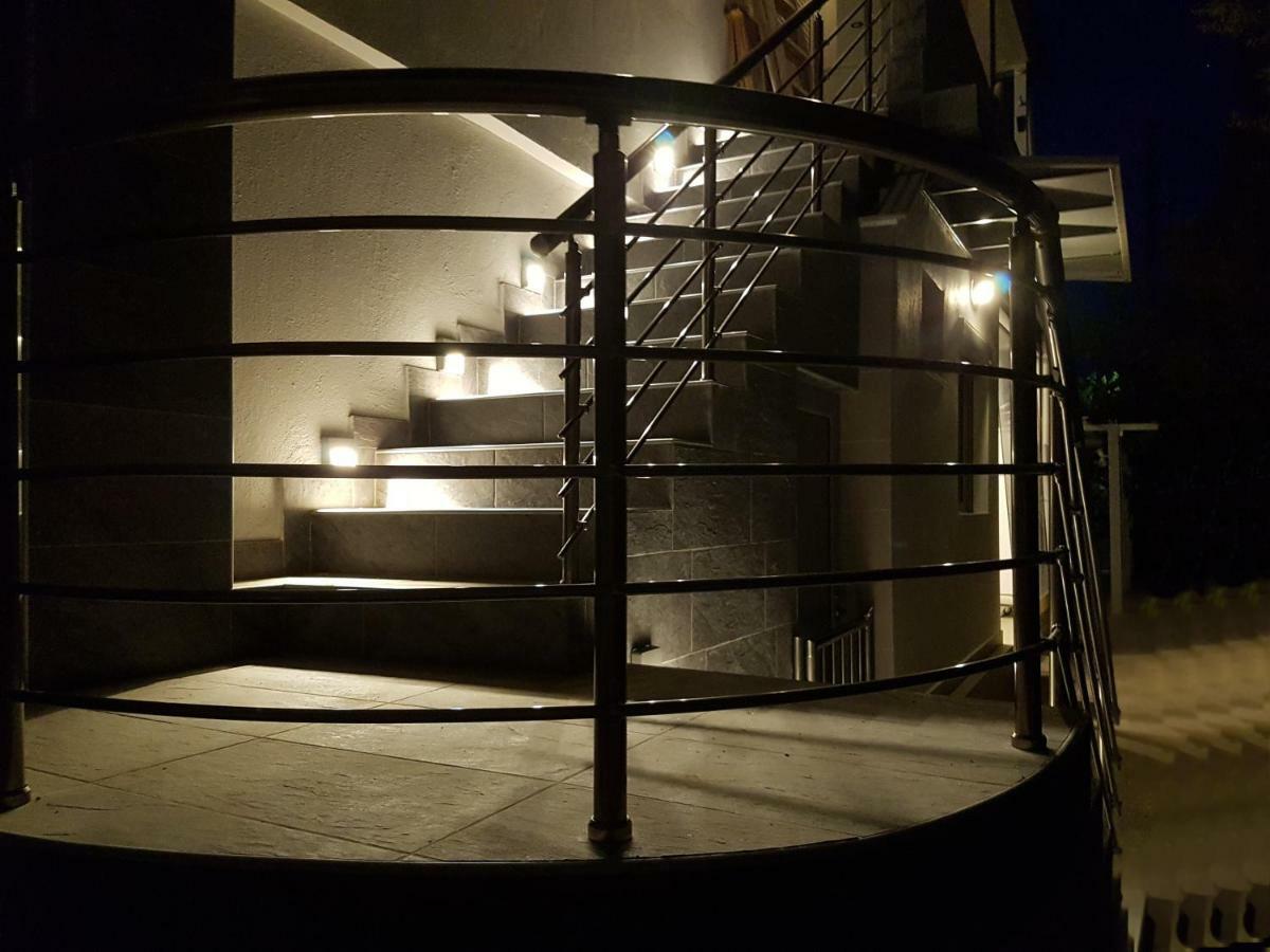 V Luxury Suites Toroni 3 Екстериор снимка